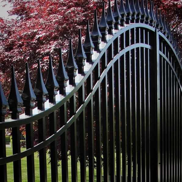 Aluminum Picket Driveway Gate | Pacifica Gates